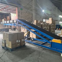 Système de convoyeur à rouleaux par gravité flexible et extensible pour le chargement et le déchargement des camions, destiné aux quais de transfert d'entrepôt