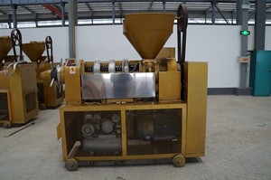Machine d'extraction à froid et à chaud Guangxin YZLXQ140 pour l'usine <span class=keywords><strong>de</strong></span> fabrication d'arachides, <span class=keywords><strong>de</strong></span> soja, <span class=keywords><strong>de</strong></span> graines <span class=keywords><strong>de</strong></span> <span class=keywords><strong>tournesol</strong></span>, <span class=keywords><strong>de</strong></span> lin et <span class=keywords><strong>de</strong></span> noix - Product Image 6