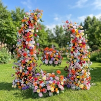 Arche florale artificielle colorée de style bohème pour la cérémonie de mariage, toile de fond pour événements en plein air sur pelouse