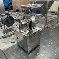 Commerciële industriële slijpmachine van roestvrij staal voor het malen van baobabvruchten.