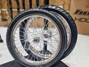 ชุดล้อซุปเปอร์โมโตสีเงินโครเมียมสำหรับรถมอเตอร์ไซค์ไฟฟ้า Sur-Ron LBX Light Bee ขนาด <span class=keywords><strong>17</strong></span> นิ้ว พร้อมยางสำหรับถนนขนาด 70/90-<span class=keywords><strong>17</strong></span> และ 90/<span class=keywords><strong>80</strong></span>-<span class=keywords><strong>17</strong></span> - Product Image 1