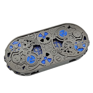 Moderno Spinner de Dados Metálico Grabado con Diseño de Engranajes - Accesorio de Juego DND RPG 7 en 1, Juguete Antiestrés Duradero y Ecológico para Juegos de Mesa - Product Image 1