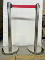 Poteau de guidage rétractable en acier inoxydable poli miroir pour gestion de file d'attente aéroport et bancaire