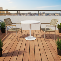 Gewerblicher Outdoor-Seil-Armstuhl mit Aluminiumrahmen und Teakholz-Armlehnen, stapelbar für Hotel, Restaurant, Café, Garten und Essbereiche