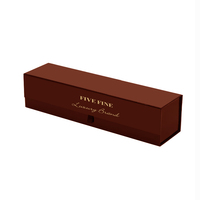 Boîte à rabat de ceinture magnétique de luxe Emballage aseptique avec poignée en ruban Boîtes à chaussettes rose noir en papier carton rigide rigide avec logo personnalisé