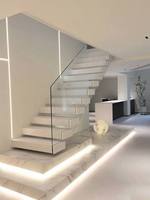 Escalier pliant intérieur sur mesure, durable, en acier inoxydable, pierre naturelle, bois empilé, moderne, luxueux, avec garde-corps en verre, écologique, pour villa