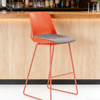 Le cadre de chaise ergonomique moderne pour l'administration est fabriqué avec des tiges solides et robustes.