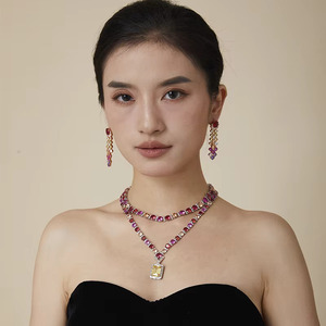 Collier ras du <span class=keywords><strong>cou</strong></span> classique <span class=keywords><strong>de</strong></span> luxe superposé rouge et rose avec pendentif en zircon <span class=keywords><strong>jaune</strong></span> - Collier en laiton plaqué or 18 carats en forme <span class=keywords><strong>de</strong></span> Y pour femme, idéal pour mariage et soirée - Product Image 3