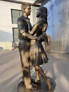 Statua di Coppia in Bronzo a Grandezza Naturale per Esterni, Scultura dell'Amore Vero per Parchi e Ville, Uso Religioso - Product Image 4