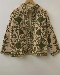 เสื้อแจ็คเก็ตผ้าฝ้ายปักลายสัตว์สไตล์ซูซานีสำหรับผู้หญิง ตกแต่งด้วยกระดุม เหมาะสำหรับฤดูหนาว สไตล์โบโฮ  เสื้อคลุมสำหรับเทศกาลและโอกาสต่างๆ - Product Image 1