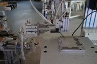 Machine automatique de découpage et de soudage de câbles de carte PCB