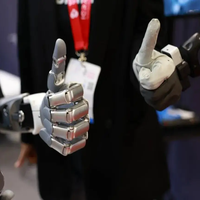 Main robotique humanoïde UR8 compatible BrainCo Revo3 21-DOF à commande tactile complète par IA, force de préhension de 70N, 500Hz