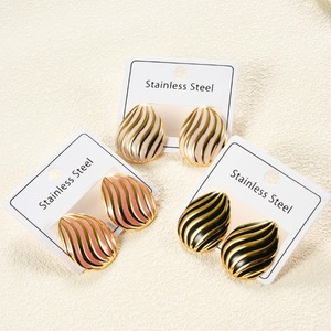 Boucles d'oreilles en acier inoxydable en forme de goutte d'eau, boucles d'oreilles en émail à rayures ondulées colorées pour femmes et filles, bijoux géométriques hypoallergéniques - Product Image 3
