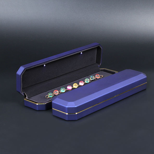 โซ่ยาวสีฟ้า