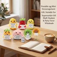 Vente en gros de poupées pommes de terre souriantes au crochet faites à la main, mini jouets en peluche tricotés positifs, cadeau d'anniversaire, porte-clés