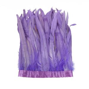 <span class=keywords><strong>2</strong></span> <span class=keywords><strong>metros</strong></span> teñido colorido Gallo cola pluma ajuste pollo pluma cinta DIY manualidades adornos costura carnaval Decoración - Product Image 4