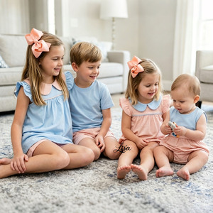 Completo Coordinato Fratello e Sorella: Pagliaccetto Neonato a Righe Color Pesca in Maglia di Cotone Estivo + Set Top e Pantaloncini per Bambine - Product Image 1