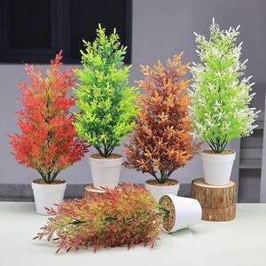 Plantes artificielles en PE très vendues, décoration de jardin écologique d'intérieur, arbres d'<span class=keywords><strong>eucalyptus</strong></span> en pot, petites plantes en pot - Product Image 1