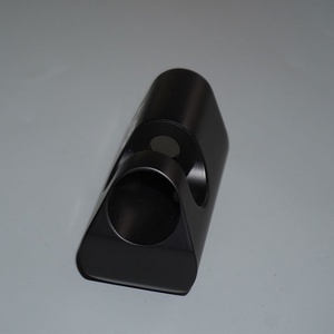 Fresado CNC Personalizado para Soporte de Aluminio Anodizado Negro Mecanizado con Doble Orificio para Piezas de Conexión Mecánica - Product Image 3
