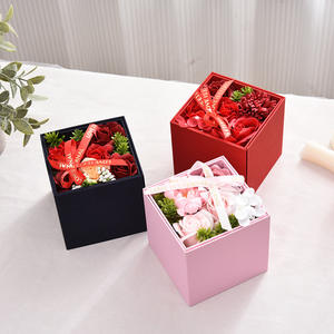 Scatola Regalo Rotante con Rosa per Decorazioni Matrimoniali e San Valentino, Fiore Artificiale Eterno Creativo, Set Regalo per la Festa della Mamma - Product Image 2