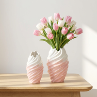 Vase à fleurs en céramique bleu et rose, design artistique ombré, texture spirale unique, décoration nordique pour la maison, récipient floral.