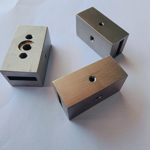 Soporte de Bloque Conductor EDM Ching-Hung CH831 44x23x20mm para Fijación de Placa de Alimentación - Product Image 3