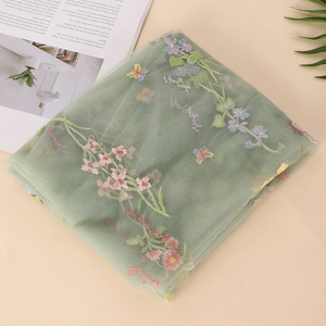 투투 원피스 의류를위한 아름다운 꽃 자수 녹색 꽃 자수 메쉬 레이스 직물 부드러운 얇은 명주 그물 직물 - Product Image 2