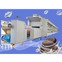 Machine automatique de fabrication de petits macarons, biscuits et gâteaux, avec extrudeuse décoratrice, découpeuse et déposeur de garniture