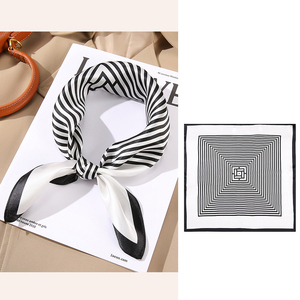 Sciarpe Quadrate da Donna 53x53cm <span class=keywords><strong>in</strong></span> <span class=keywords><strong>Seta</strong></span> di Gelso 100% Grado 6A Marca Liucare, Design Personalizzato Stampato, Ingrosso di Fabbrica, Eleganti Quattro Pezzi - Product Image 6