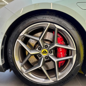 Voiture de sport <span class=keywords><strong>d</strong></span>'<span class=keywords><strong>occasion</strong></span> 2024 <span class=keywords><strong>Lotus</strong></span> Emeya 4x4 Purement électrique Berline à conduite à gauche Pneus R20 612 ch Faible kilométrage Véhicule électrique <span class=keywords><strong>d</strong></span>'<span class=keywords><strong>occasion</strong></span> - Product Image 5