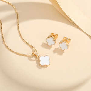 Set di Orecchini e Collana in Ottone con <span class=keywords><strong>Quadrifoglio</strong></span> di Tendenza, Gioielli Raffinati da Donna in Vari Colori, Orecchini a Perno e <span class=keywords><strong>Ciondolo</strong></span>, Vendita Transfrontaliera - Product Image 4