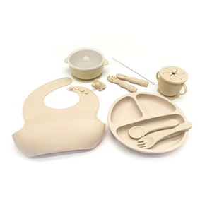 Ensemble d'alimentation pour bébé en silicone mignon avec bol, bavoir et <span class=keywords><strong>assiette</strong></span> – Ustensiles et accessoires de sevrage pour tout-petits - Product Image 4