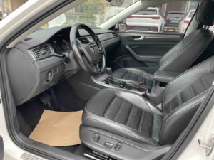 Volkswagen <span class=keywords><strong>Passat</strong></span> <span class=keywords><strong>2017</strong></span> 280TSI DSG Premium Edition Usata Economica - Sedan da Concessionaria per Esportazione - Auto Usate di Seconda Mano - Product Image 4