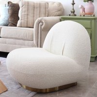 Chaise longue de forme unique avec corps en coton moulé et base en métal noir mat