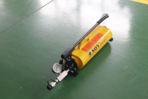 ปั๊มมือไฮดรอลิกเหล็ก Enerpac SOV-P-801 รุ่น ULTIMA สองสปีด ความจุน้ำมันใช้งานได้ 4100 ซีซี แรงดัน 700 บาร์ สำหรับกระบอกสูบแบบเดี่ยว - Product Image 1