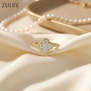 신부 기념일 선물 3mm 라운드 컷 D VVS1 모이사나이트 이터니티 밴드 플로럴 스타일 네잎 클로버 약혼 반지 (여성용) - Product Image 6