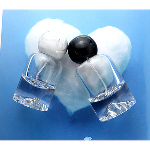Diseño único de fondo <span class=keywords><strong>volcánico</strong></span> Vidrio grueso 30ml 50ml Botella de perfume vacía con tapa de bola de mármol - Product Image 4