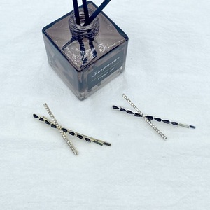 Pince à <span class=keywords><strong>cheveux</strong></span> minimaliste en strass pour femme, barrette latérale pour <span class=keywords><strong>frange</strong></span>, en émail, en forme de X, en métal scintillant, idéale pour le quotidien et les trajets. - Product Image 5