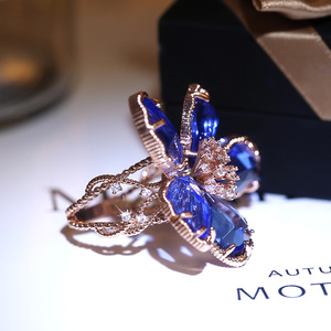 Elegante anello con fiori per donna, design accattivante, gioielli alla moda in stile francese - Product Image 2
