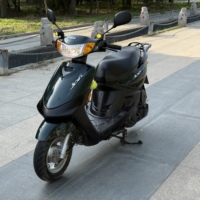 Scooter à essence d'occasion Yamaha JOG 100cc, cyclomoteur classique 2 temps pour trajets quotidiens à vendre
