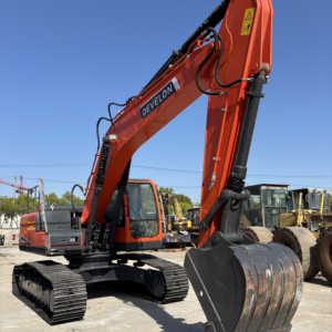 Excavadora Hidráulica DEVELON DX225 EN VENTA, Buen Estado, Motor Potente, Funcionamiento Suave, Lista Para Grandes Proyectos - Product Image 1
