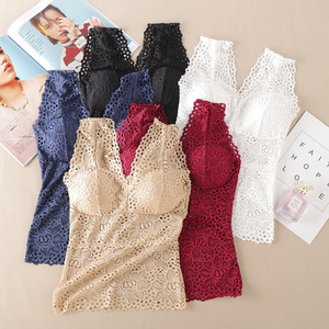 Top corto de verano para mujer, a la moda, con escote en V profundo, encaje, bordado floral, top tipo bralette, camisola con sujetador incorporado y acolchado. - Product Image 3