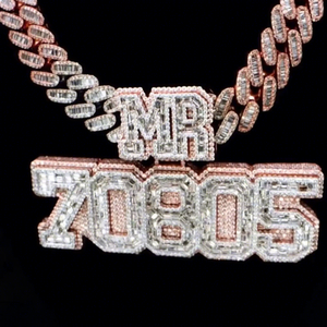 Colgante Personalizado de 5 Letras o Números con Moissanita y Diamantes, con Engaste de Dos Letras, en Plata de Ley 925 con Baño de Rodio/Oro/Oro de 18K - Product Image 1