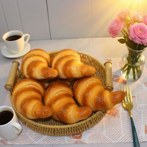 ขนมครัวซองต์จำลองเสมือนจริง ขนมปลอม อาหารจำลองเหมือนจริง สำหรับตกแต่งร้านเบเกอรี่ อุปกรณ์ประกอบฉากถ่ายภาพ ของตกแต่งครัว - Product Image 4