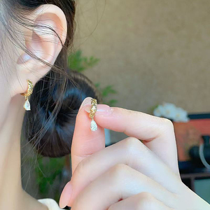 Nuevos <span class=keywords><strong>Pendientes</strong></span> de Diamantes Cultivados en Laboratorio con Diseño de Cascada de Gotas de Rocío Atemporales, Oro Amarillo de 18K, Elegancia Romántica Retro, <span class=keywords><strong>Pendientes</strong></span> Tipo Ear Hugger para Mujer - Product Image 4