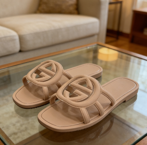 Sandalias de lujo para mujer 2025 con logo entrelazado, de goma rosa brillante, planas, de punta abierta, informales, para playa y piscina, de diseñador - Product Image 4