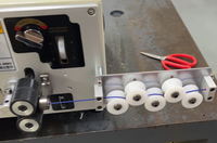 Machine automatique de découpe et de pelage de fils électroniques avec lame en acier tungstène, précision de 0,01 mm et capacité de 200 à 1000 mm