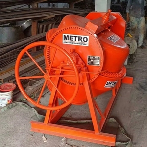 Roue manuelle et tambour en acier utilisés pour le mélange de matériaux de construction dans une machine à béton industrielle d'atelier avec transmission par engrenages - Product Image 4