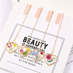 Marcapáginas Vintage con Flores Secas Reales en Forma de Corazón, Cadena de Aleación, Adorno para Amantes de la Lectura, Regalo de Recuerdo - Product Image 2