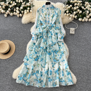 Robe pour femme, robe à imprimé floral avec bordure en dentelle, col montant, ceinture à nouer - Robe longue maxi élégante à volants - Product Image 3